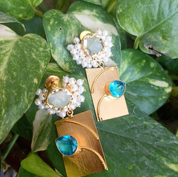 Very beautiful handmade gold plated stone studded drop earrings - Picture 8 of 9